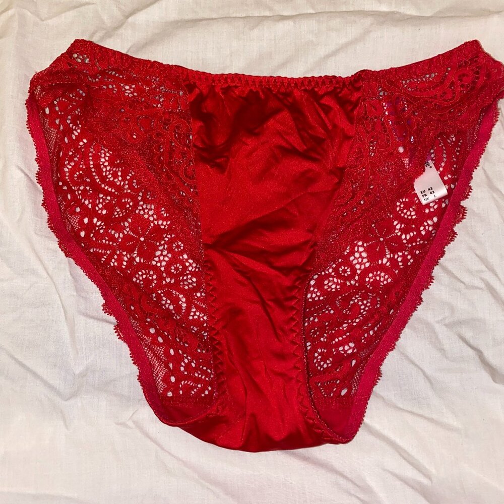 Primadonna Twist panties size large- red